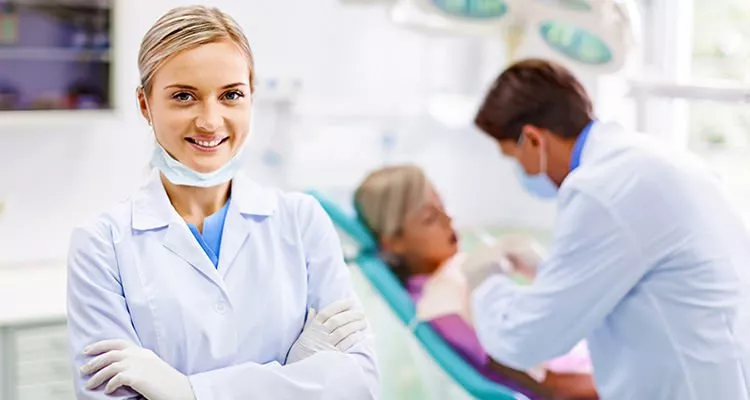 Career Advantages of Being a Dental Assistant
