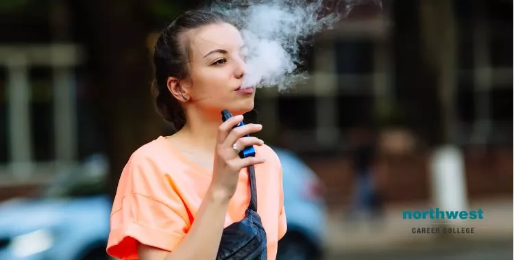 woman vape ciggerate vaping device