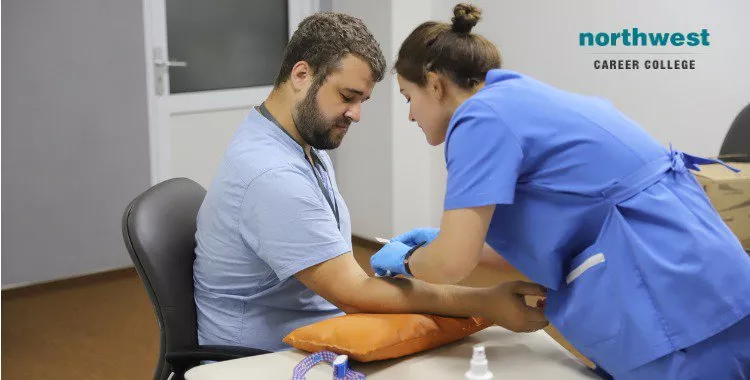 Phlebotomist pushing patient an injection