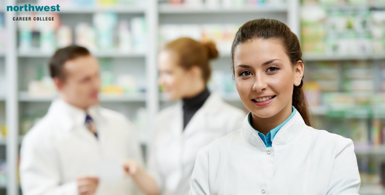 What is the Difference Between a Pharmacy Technician and a Pharmacy Assistant